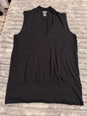 Kenneth Cole Reaction Black Sleeveless V-Neck Tank